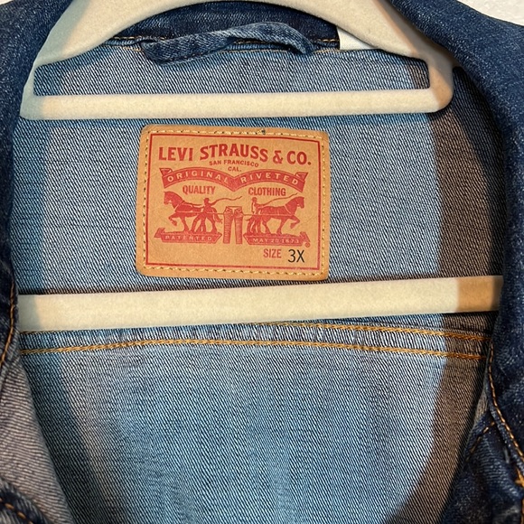 Woman’s LEVI jean jacket size 3x - Picture 4 of 6